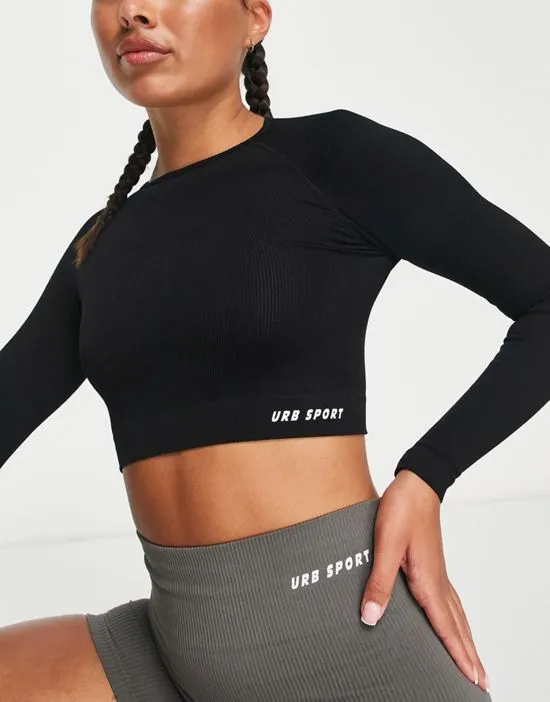 https://images.styletyx.com/images/seamless-long-sleeve-sports-crop-top-in-black-urban-threads-2505851_1.webp