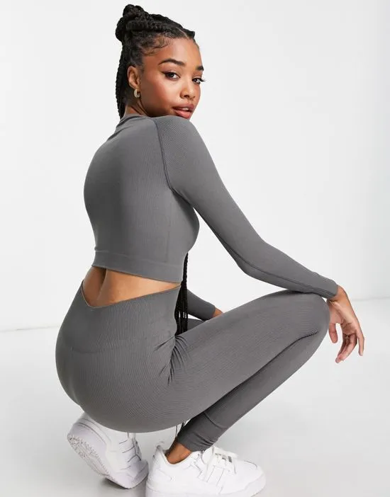 https://images.styletyx.com/images/seamless-long-sleeve-sports-crop-top-in-charcoal-urban-threads-tall-1948726_2.webp