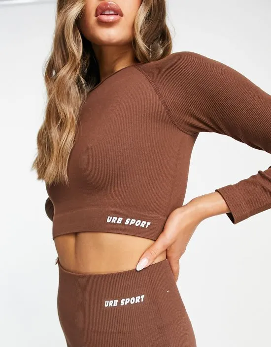 https://images.styletyx.com/images/seamless-long-sleeve-sports-crop-top-in-chocolate-brown-urban-threads-2497944_3.webp
