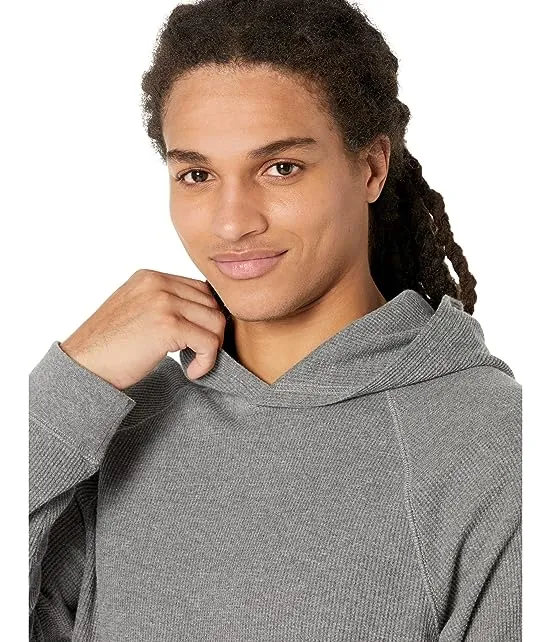 https://images.styletyx.com/images/seasonal-hooded-thermal-levi-s-13511396_3.webp