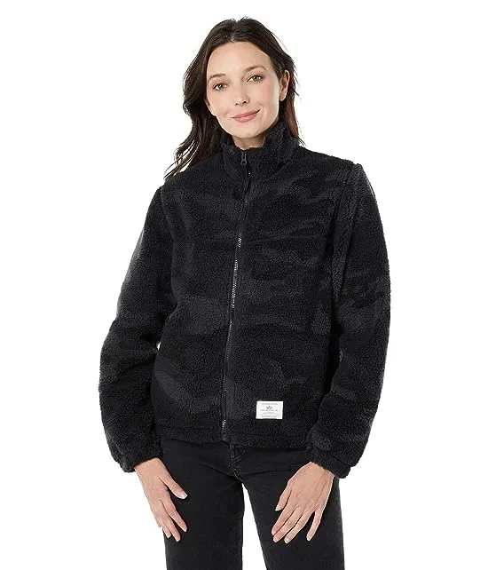 https://images.styletyx.com/images/sherpa-utility-jacket-alpha-industries-2037116_1.webp