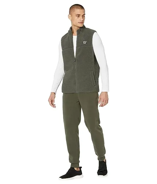 https://images.styletyx.com/images/sherpa-vest-skechers-540627705_4.webp