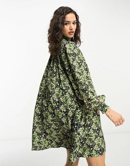 https://images.styletyx.com/images/shirred-smock-dress-in-green-and-pink-smudge-whistles-13316851_3.webp