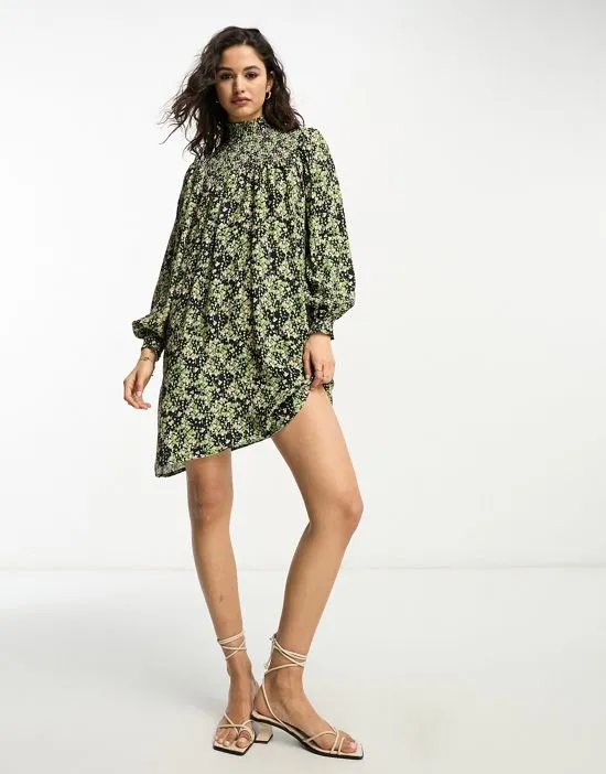 https://images.styletyx.com/images/shirred-smock-dress-in-green-and-pink-smudge-whistles-13316851_4.webp