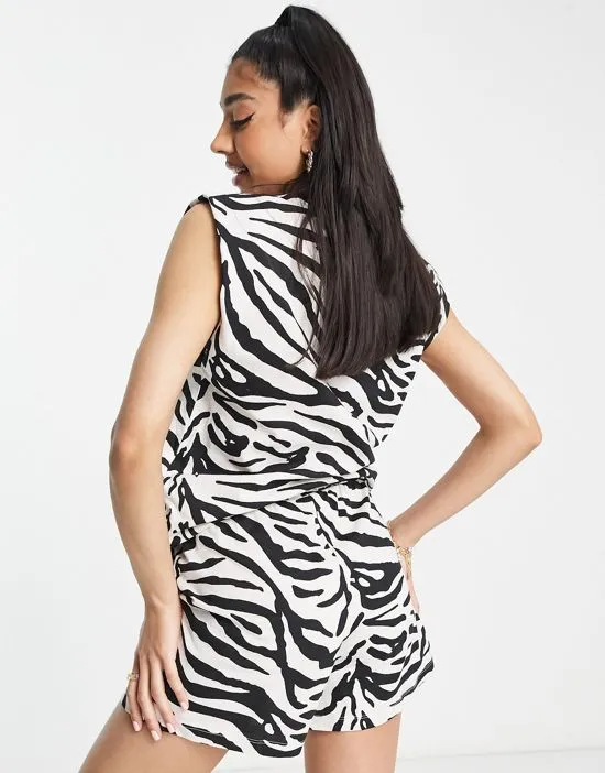 https://images.styletyx.com/images/short-in-zebra-print-part-of-a-set-jdy-1862763_2.webp