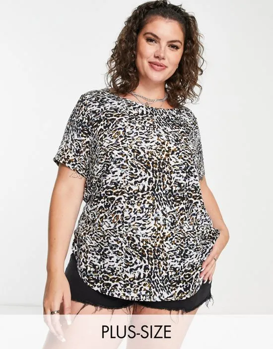 https://images.styletyx.com/images/short-sleeve-blouse-in-animal-print-only-curve-2977705_1.webp