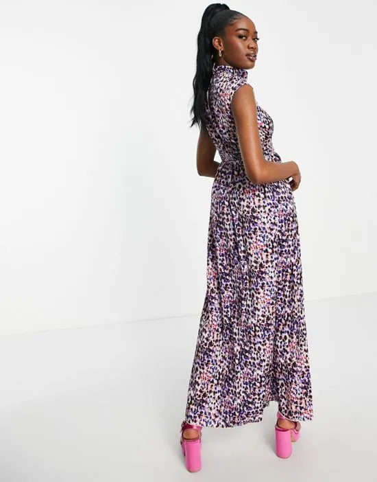 https://images.styletyx.com/images/short-sleeve-maxi-dress-in-tonal-ditsy-floral-little-mistress-1822349_2.webp