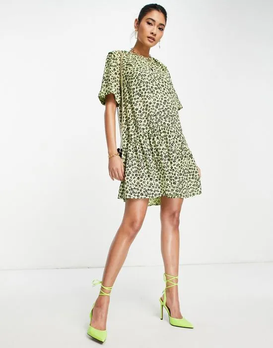 https://images.styletyx.com/images/short-sleeve-mini-dress-with-ruffle-hem-in-ditsy-floral-whistles-1818436_4.webp