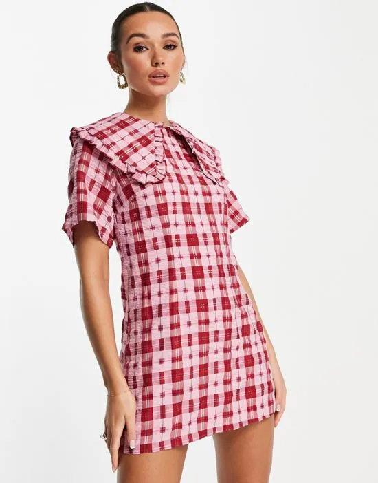 https://images.styletyx.com/images/short-sleeve-mini-shift-dress-with-oversized-collar-in-red-check-ghospell-1821468_3.webp