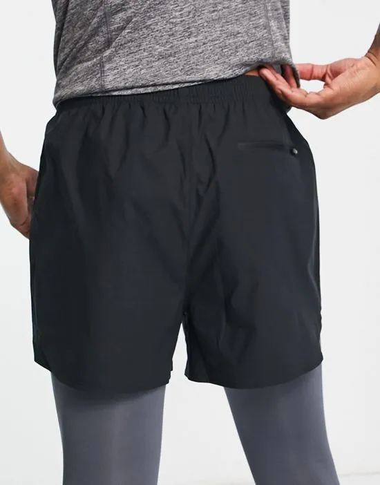 https://images.styletyx.com/images/short-training-shorts-in-black-hiit-3304691_2.webp