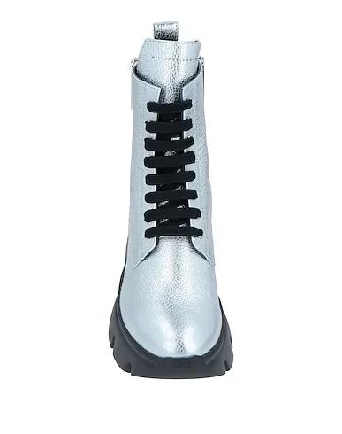 https://images.styletyx.com/images/silver-leather-ankle-boot-giuseppe-zanotti-2199582_4.webp