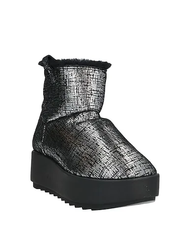 https://images.styletyx.com/images/silver-leather-ankle-boot-hoor-3209740_2.webp