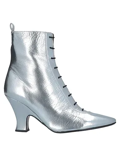https://images.styletyx.com/images/silver-leather-ankle-boot-marc-jacobs-1401798_1.webp
