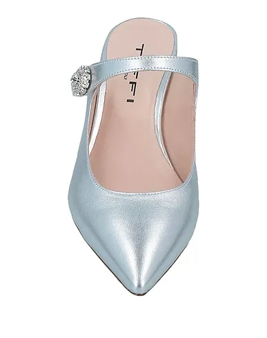 https://images.styletyx.com/images/silver-leather-mules-and-clogs-tiffi-1348089_4.webp