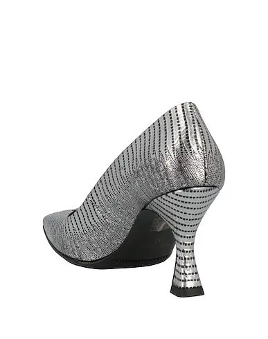 https://images.styletyx.com/images/silver-leather-pump-marian-13125580_3.webp