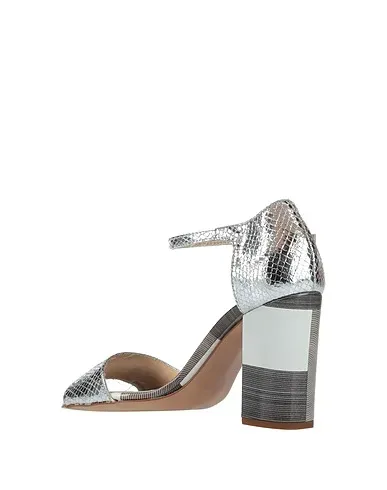 https://images.styletyx.com/images/silver-leather-sandals-loretta-pettinari-914922_3.webp