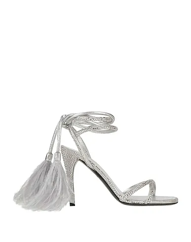 https://images.styletyx.com/images/silver-leather-sandals-valentino-13394012_1.webp
