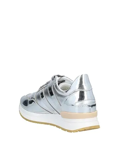 https://images.styletyx.com/images/silver-leather-sneakers-high-1004868040_3.webp