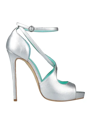 https://images.styletyx.com/images/silver-sandals-moreschi-2385376_1.webp