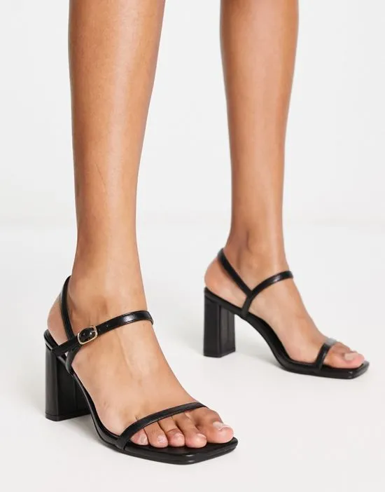 https://images.styletyx.com/images/simmi-london-calista-block-heel-sandals-in-black-simmi-shoes-13337192_4.webp