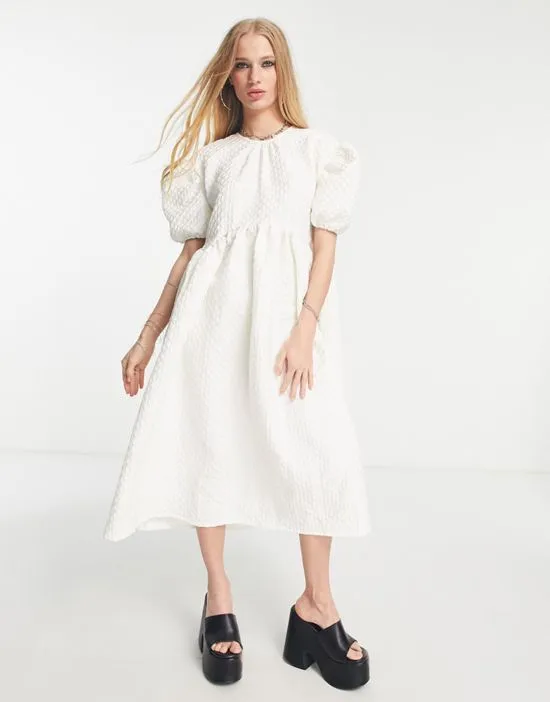 https://images.styletyx.com/images/sister-jane-smock-midi-dress-in-ivory-heart-jacquard-sister-jane-1823195_4.webp