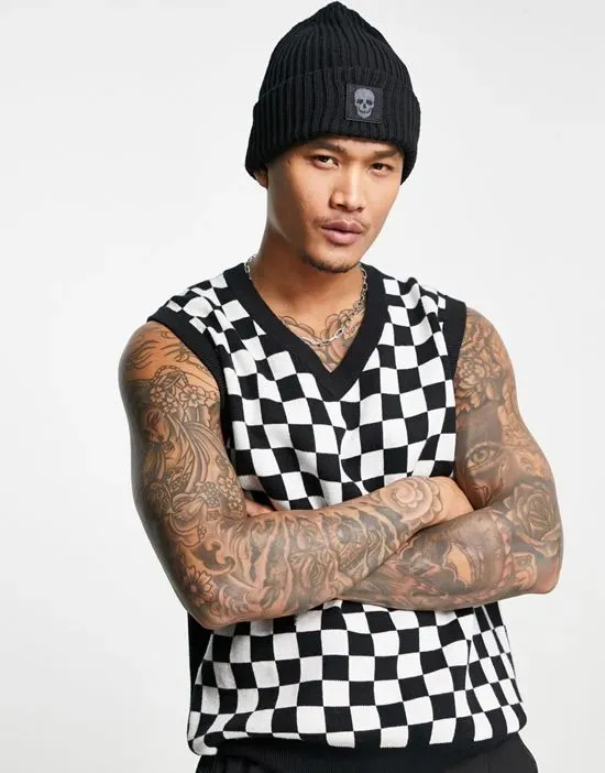 https://images.styletyx.com/images/skull-logo-beanie-in-black-bolongaro-trevor-2620942_4.webp