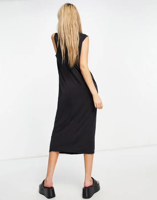 https://images.styletyx.com/images/sleeveless-midi-dress-in-black-object-13316748_2.webp