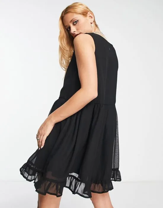 https://images.styletyx.com/images/sleeveless-smock-dress-in-black-bolongaro-trevor-13293759_2.webp