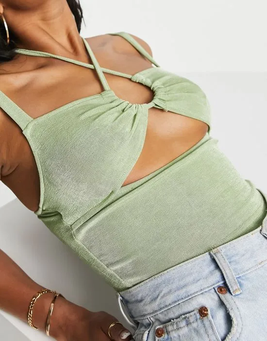 https://images.styletyx.com/images/slinky-y2k-cut-out-ring-detail-crop-top-motel-2870406_3.webp