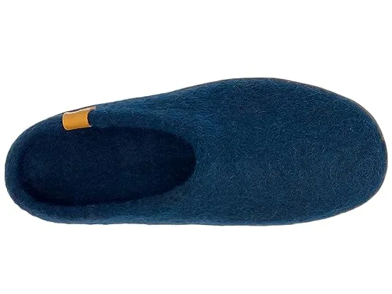 https://images.styletyx.com/images/slipper-with-rubber-sole-baabushka-1960858_2.webp