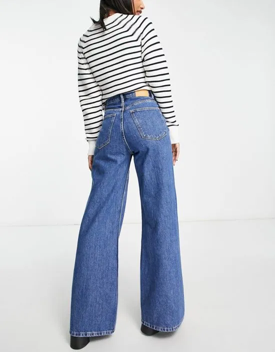 https://images.styletyx.com/images/slouchy-dad-jeans-in-mid-blue-bershka-2594357_2.webp