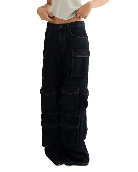 https://images.styletyx.com/images/smokeshow-high-rise-wide-leg-cargo-jeans-in-dark-denim-lioness-1045649948_3.webp