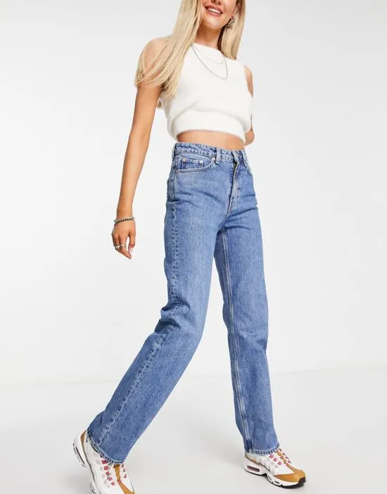 https://images.styletyx.com/images/smooth-straight-leg-mid-rise-jeans-in-harper-blue-mblue-weekday-1784258_2.webp