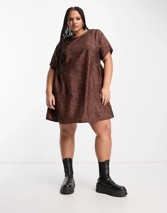 https://images.styletyx.com/images/smudge-spot-mini-smock-dress-in-brown-wednesday-s-girl-curve-13140221_3.webp