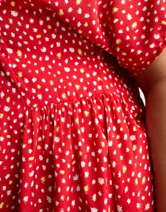 https://images.styletyx.com/images/smudge-spot-mini-smock-dress-in-red-wednesday-s-girl-curve-13250485_3.webp