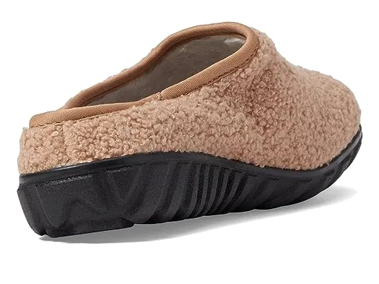 https://images.styletyx.com/images/snowday-ii-slipper-teddy-bogs-3129556_5.webp