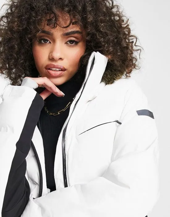 https://images.styletyx.com/images/snowstorm-ski-jacket-in-white-roxy-3275577_3.webp