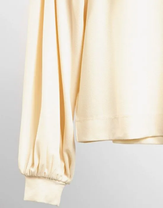 https://images.styletyx.com/images/soft-sweatshirt-with-volume-sleeves-in-cream-vero-moda-13317523_4.webp
