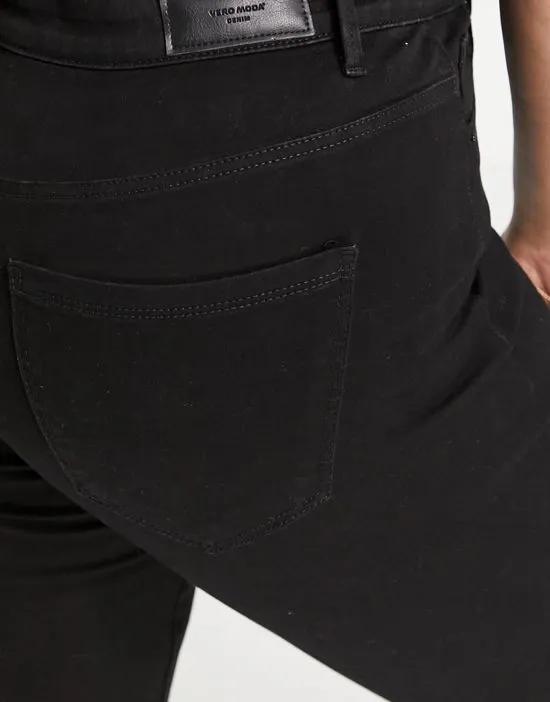 https://images.styletyx.com/images/sophia-skinny-jeans-in-black-vero-moda-curve-1781497_3.webp