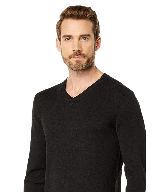 https://images.styletyx.com/images/sparwood-v-neck-sweater-smartwool-13326760_3.webp