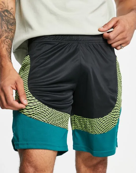 https://images.styletyx.com/images/sport-shorts-in-black-bolongaro-trevor-13286122_1.webp
