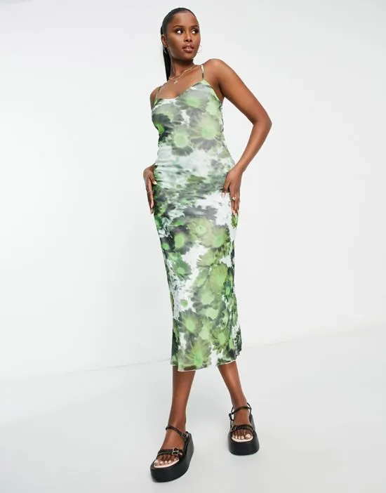 https://images.styletyx.com/images/square-neck-cami-maxi-dress-in-blurred-green-daisy-mesh-motel-1816513_1.webp