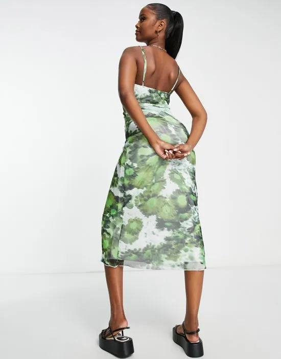 https://images.styletyx.com/images/square-neck-cami-maxi-dress-in-blurred-green-daisy-mesh-motel-1816513_4.webp