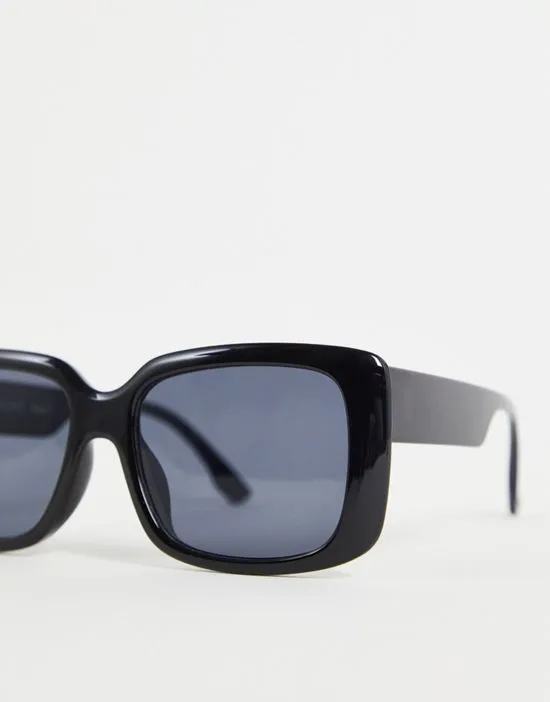 https://images.styletyx.com/images/square-sunglasses-in-black-noisy-may-13060826_3.webp