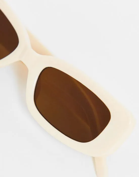 https://images.styletyx.com/images/square-sunglasses-in-cream-pieces-13117498_2.webp