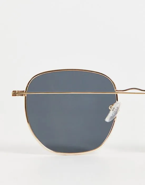 https://images.styletyx.com/images/square-sunglasses-in-gold-only-sons-13060669_2.webp