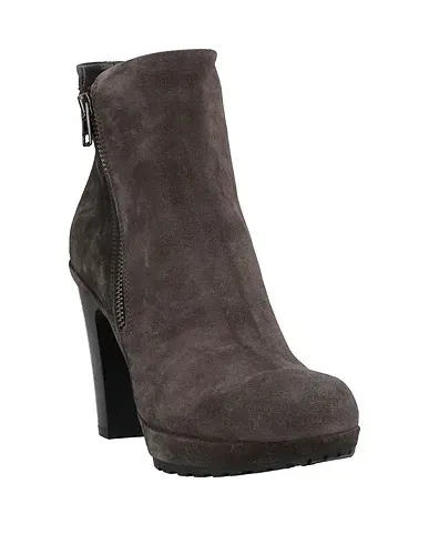 https://images.styletyx.com/images/steel-grey-leather-ankle-boot-fru-it-3032371_2.webp