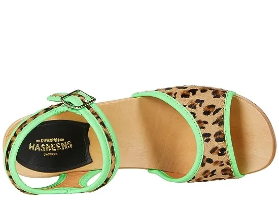 https://images.styletyx.com/images/steppe-sandal-swedish-hasbeens-1998647_2.webp