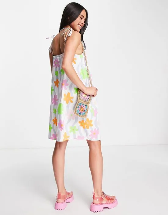 https://images.styletyx.com/images/strappy-cami-smock-dress-with-pockets-in-wavy-floral-native-youth-2695322_2.webp