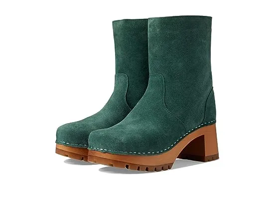 https://images.styletyx.com/images/suede-teddy-boot-swedish-hasbeens-12939147_1.webp